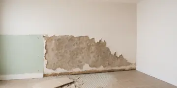 Asbestos risk persists in homes built before 2000, expert warns