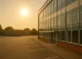 Heatwave prompts debate over workplace dress codes and safety regulations